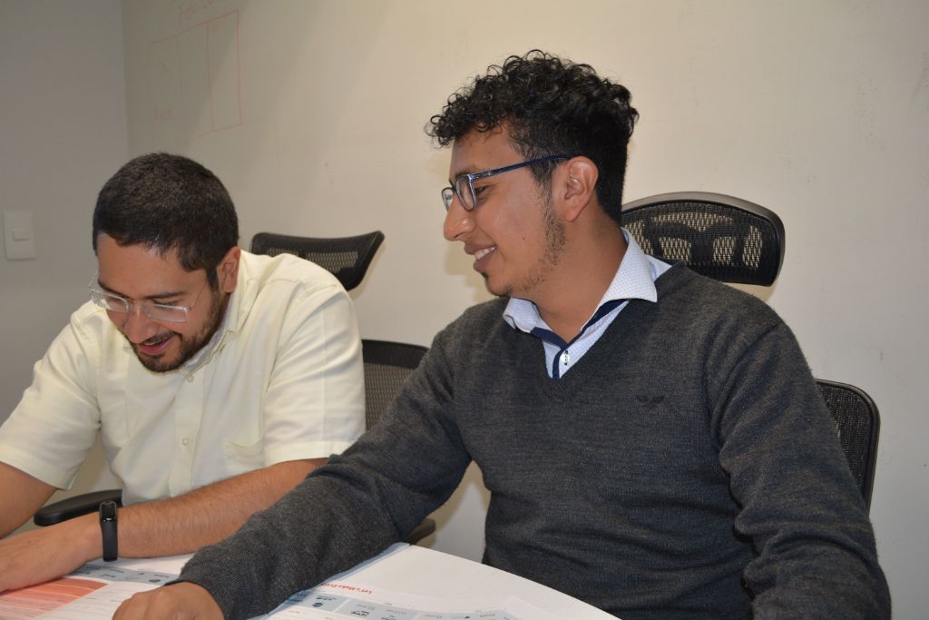 Two Daevo engineers reviewing a project together